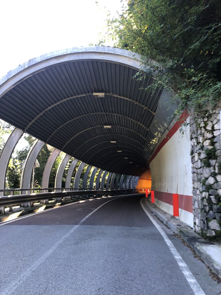 Breve tunnel